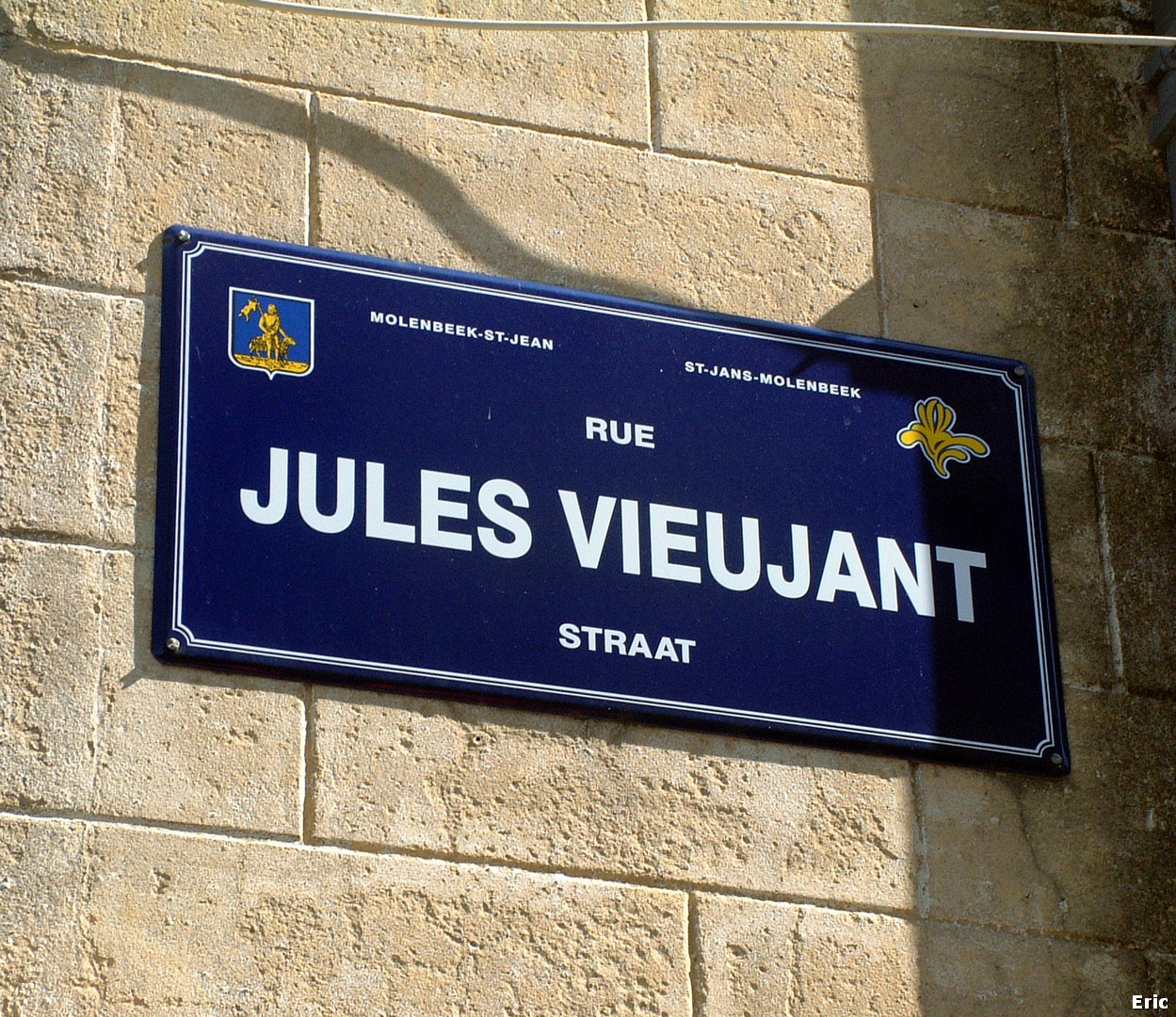 Rue Jules VieuJant